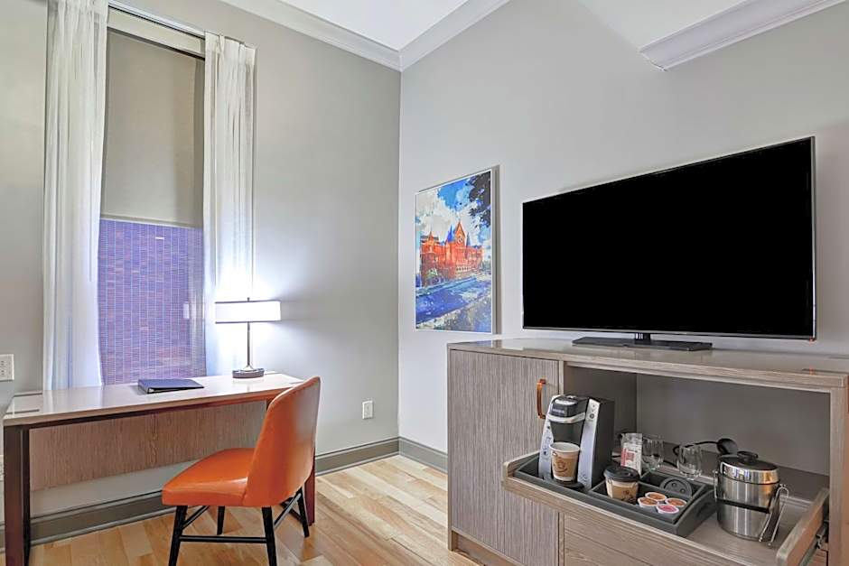 The Cincinnatian Hotel, Curio Collection by Hilton