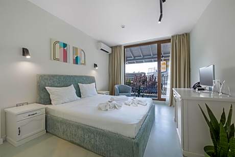 Double room with Balcony & Partial Sea View