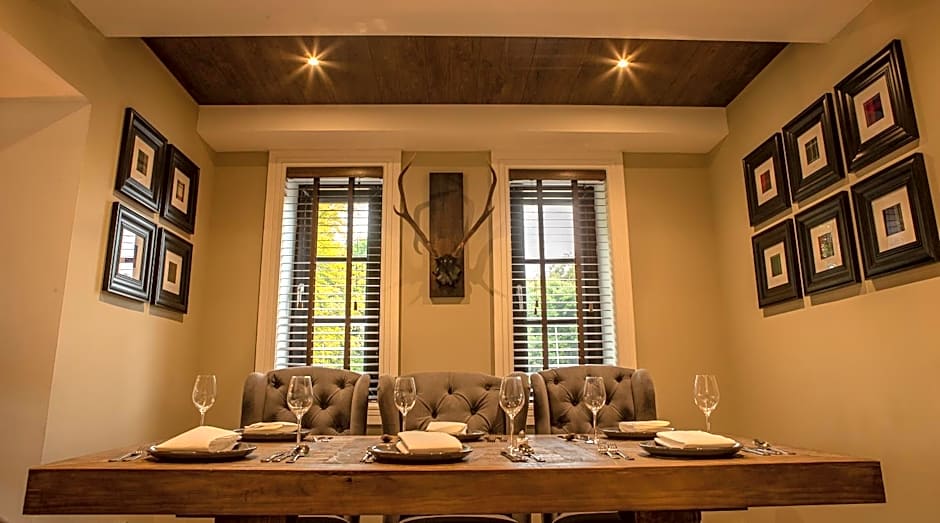 Crowwood Hotel and Alba Restaurant