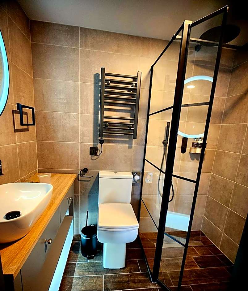 Pinnacle Suites Hotel