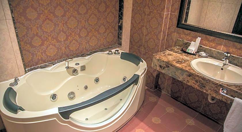 Queens Suite Hotel