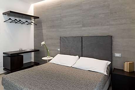 Superior Double or Twin Room with Side Sea View