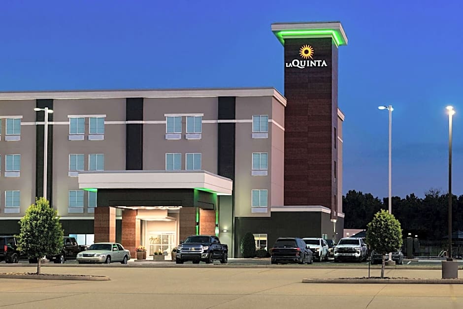 La Quinta Inn & Suites by Wyndham Gonzales