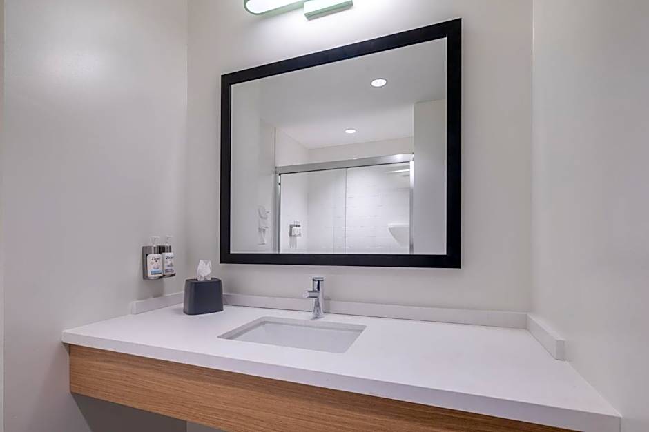 Garner Hotel Glen Burnie BWI Airport Area by IHG