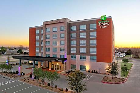 Holiday Inn Express & Suites Moore By IHG