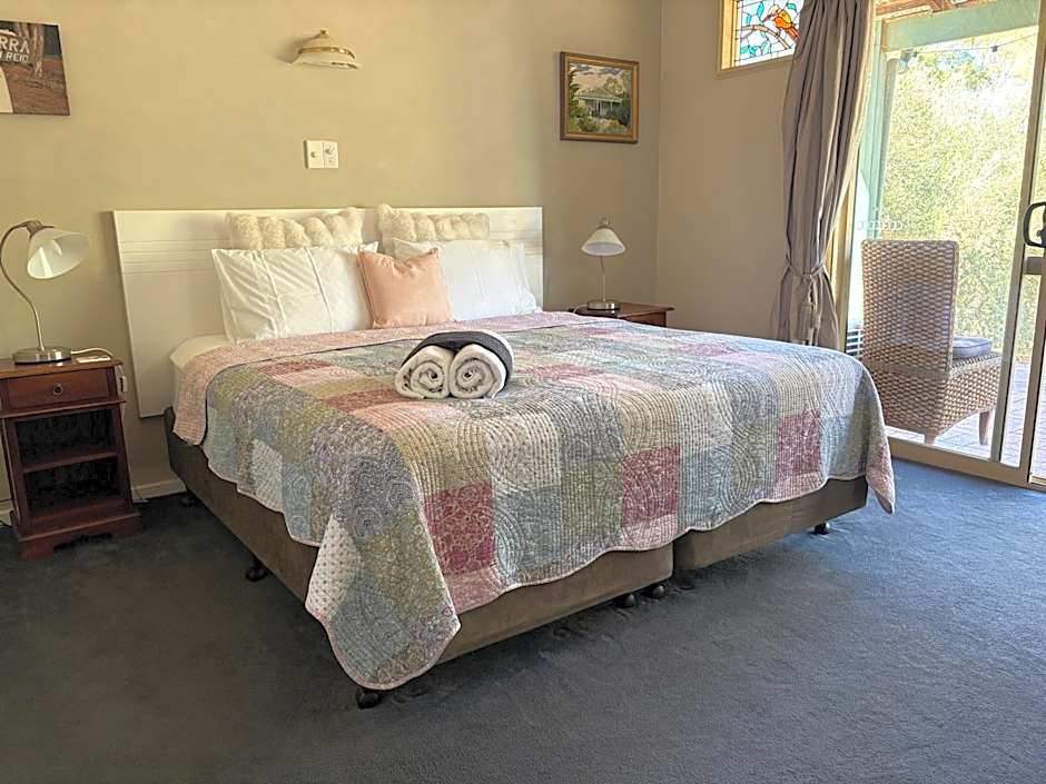 Photo 1 of 4 of Deluxe 1 King Bed