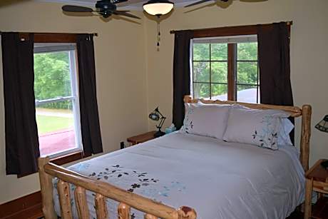 Deluxe Queen Room with Two Queen Beds