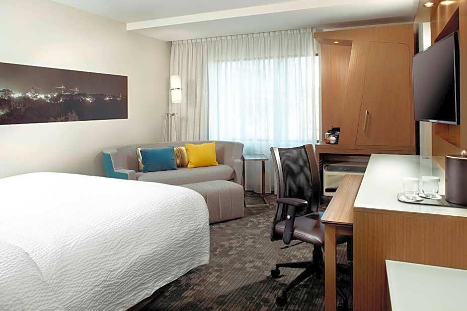 Courtyard by Marriott Akron Downtown