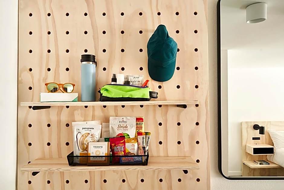 Slackline Moab, Outset Collection by Hilton