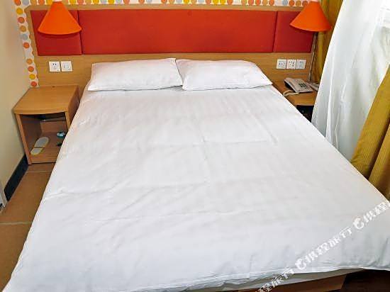 Home Inn (Ningbo Railway Station Daqingqiao Metro Station)