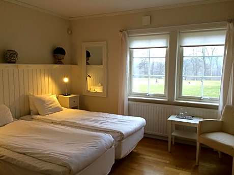 Family Room (2 Adults + 2 Children)