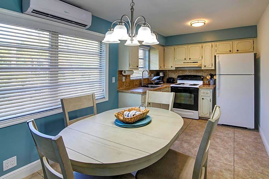 May-Dee Suites in Florida
