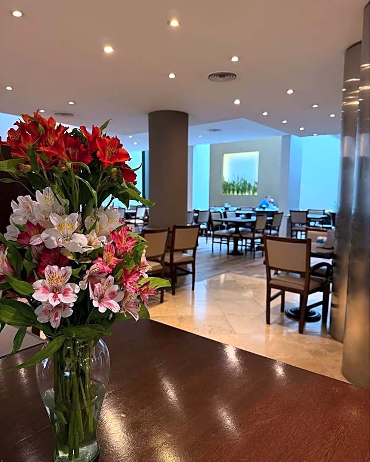 Urquiza Apart Hotel & Suites