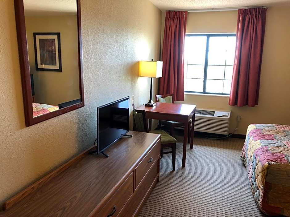 Days Inn by Wyndham Iron Mountain