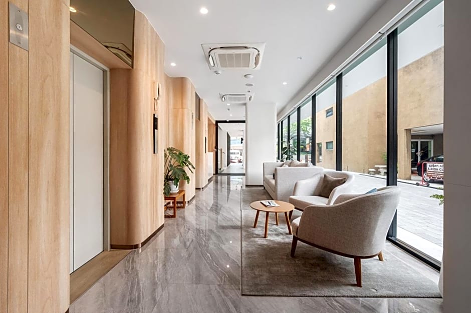 LiveZen Bangkok Sukhumvit