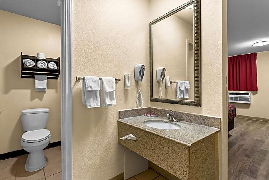 Econo Lodge Inn & Suites Santa Rosa