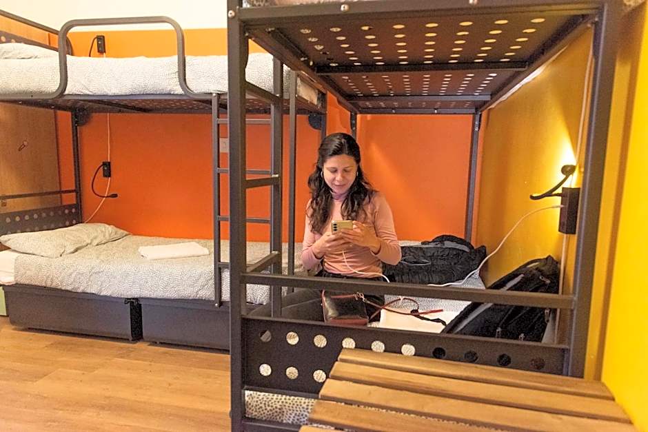 Sunflower Beach Backpacker Hostel & Bar