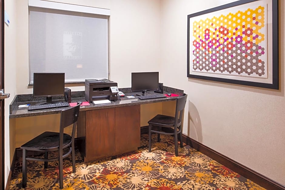 Holiday Inn Express & Suites Pittsburg By IHG
