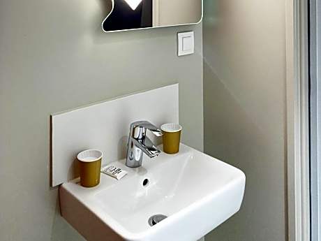 Standard Twin Room with Retractable Bed