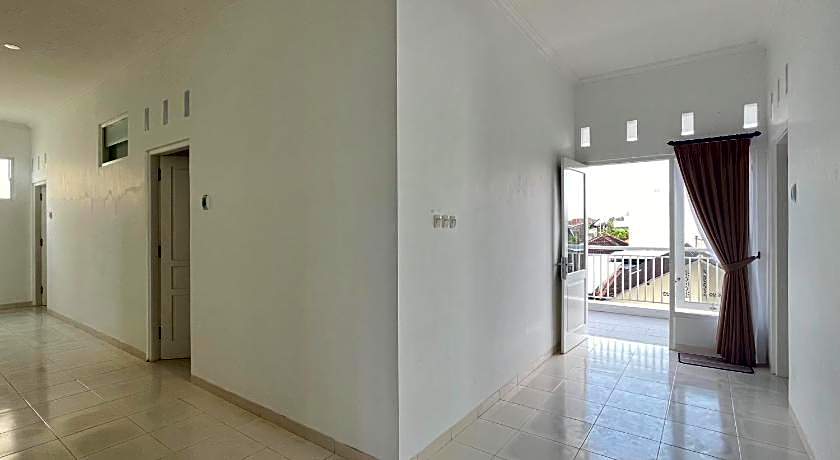 RedDoorz @ Griya Martha Sumber Solo