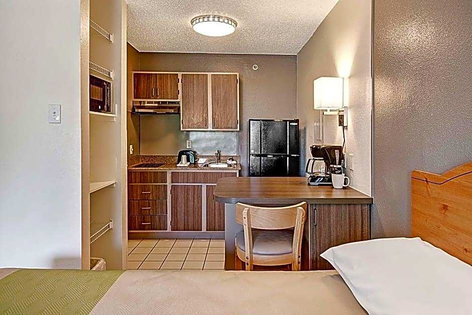 Studio 6-Arlington, TX - South - Dallas