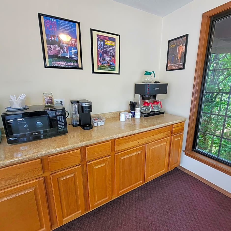Candlewick Inn and Suites