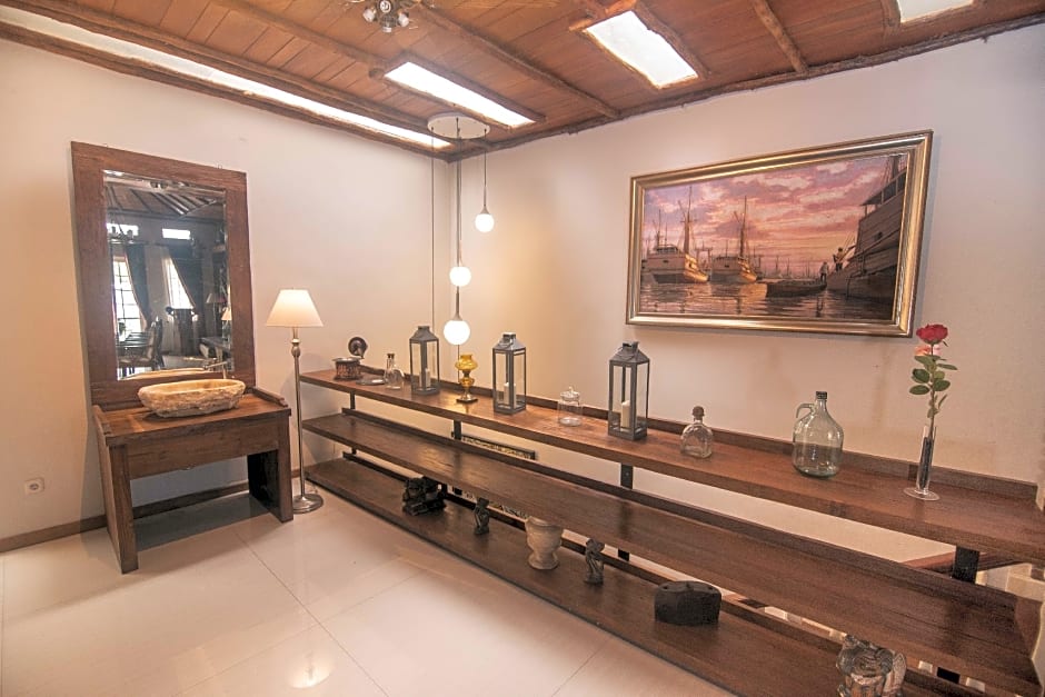 Front One Boutique Baluran Malang