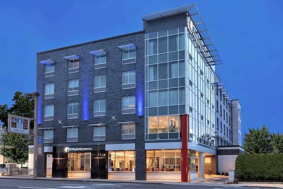 Holiday Inn Express & Suites Jersey City - Holland Tunnel by IHG