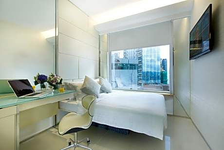 iBusiness Premier Queen Room with Partial Harbor View