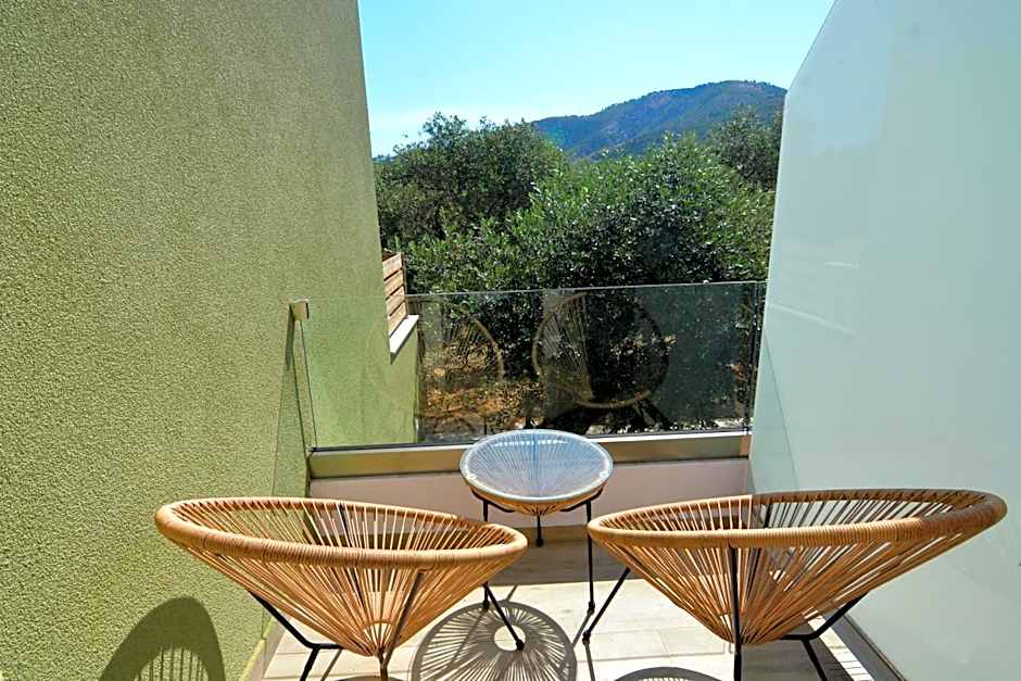 The Thassian Yard Houses