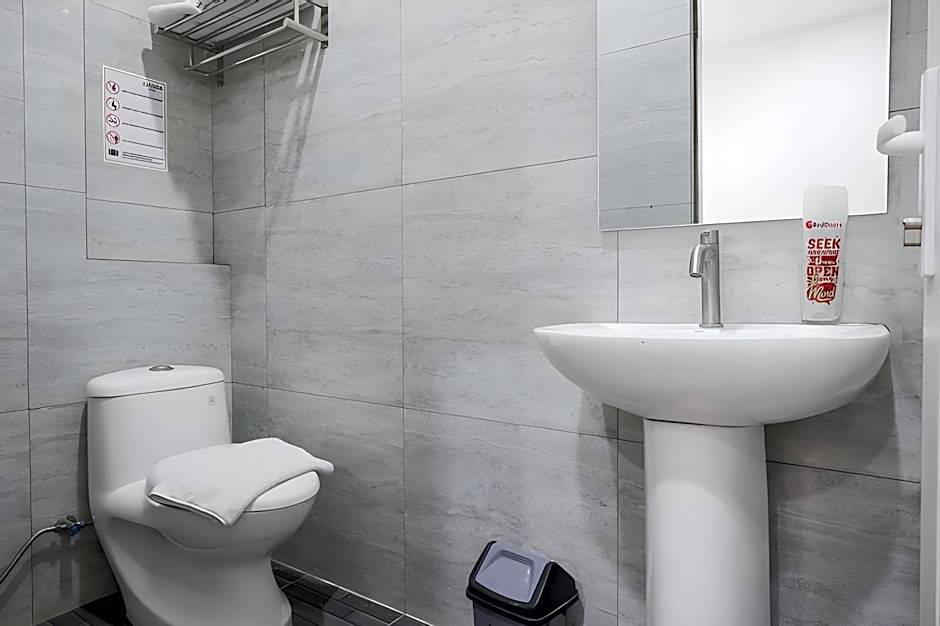 RedDoorz Plus @ Jalan Juanda Medan