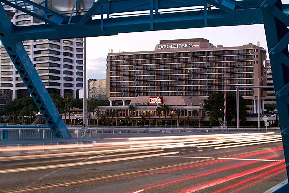 DoubleTree by Hilton Jacksonville Riverfront