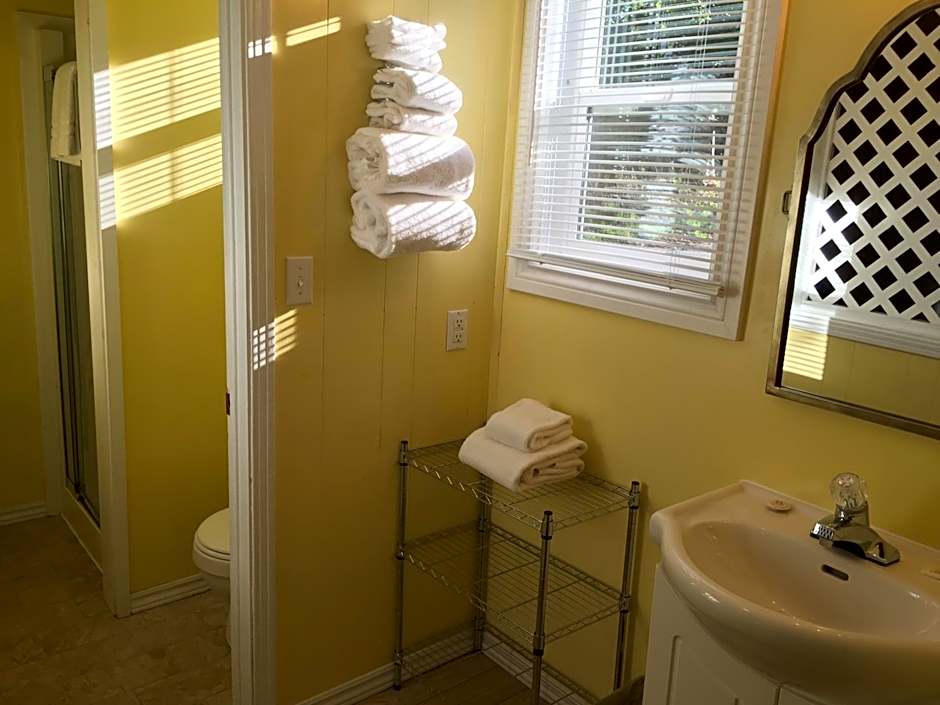 Lakelawn B&B and Motel