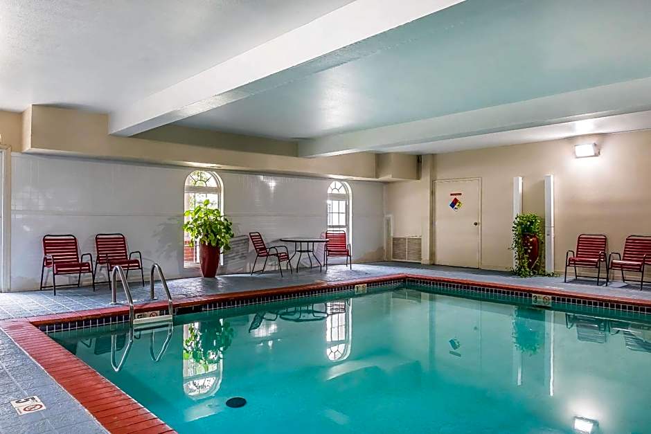 Quality Inn & Suites Chesterfield Village