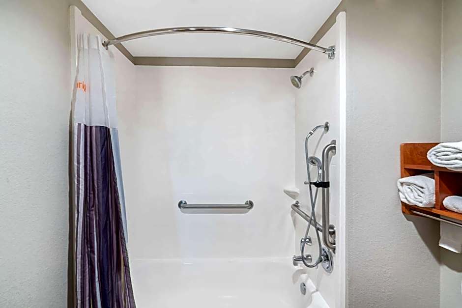 La Quinta Inn & Suites by Wyndham Knoxville North I-75