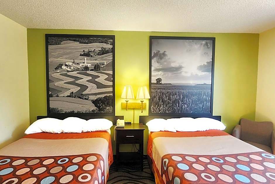 Super 8 by Wyndham Newton