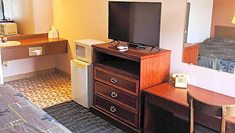 1 King Bed Nonsmoking