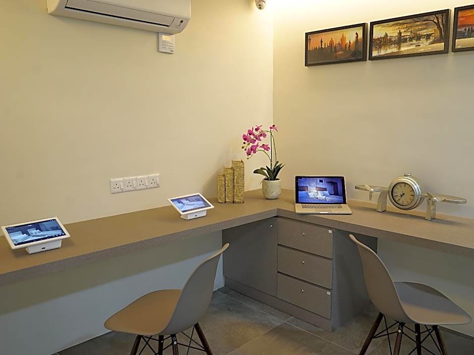 Lighthouse Hotel & Shortstay