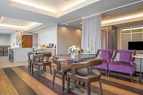 Executive King Suite - Second Floor