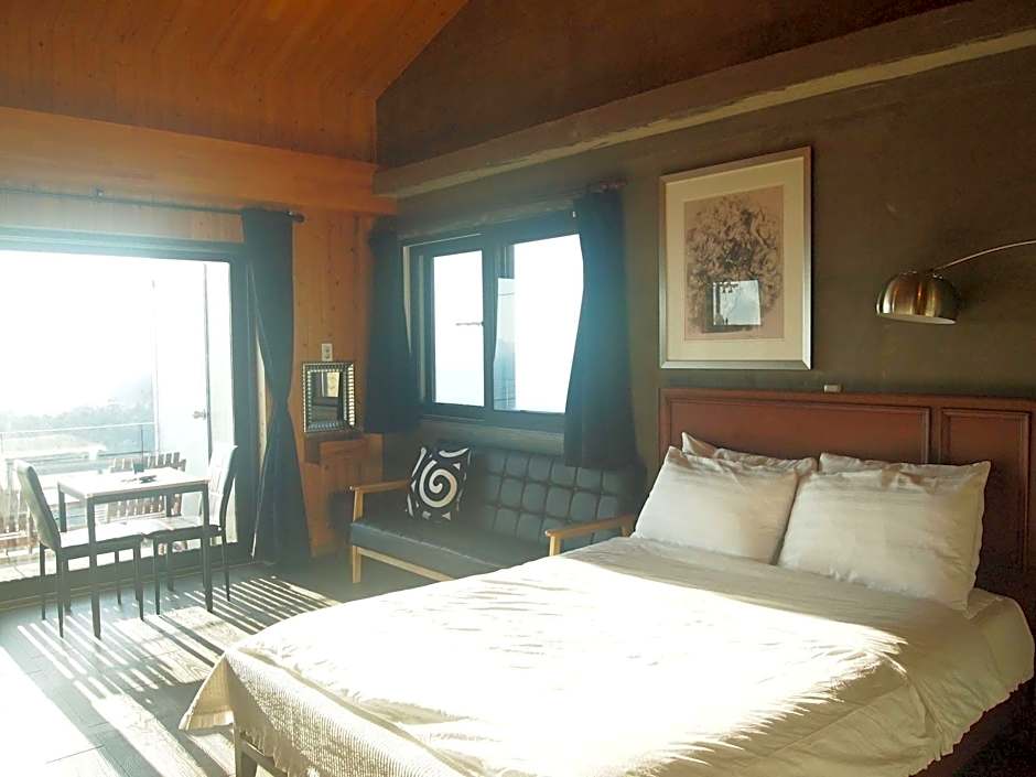 Whales Dream Pension