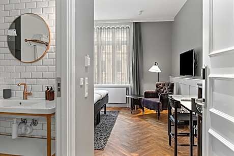 Standard Room (1 Double Bed or 2 Single Bed180x200cm)