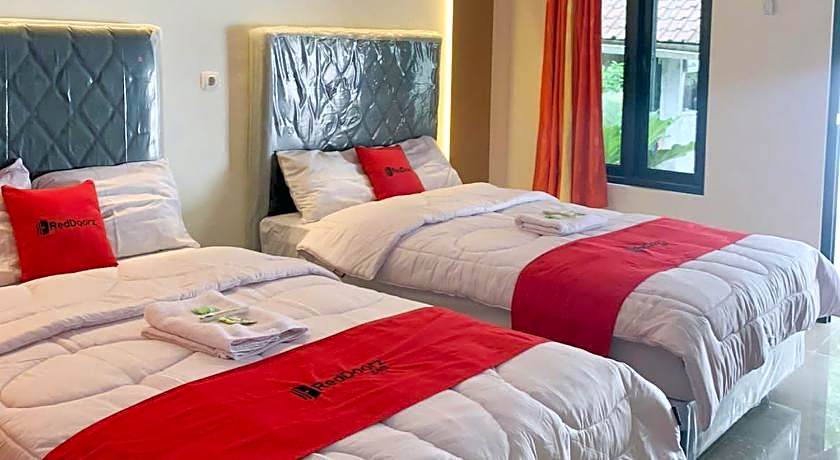 RedDoorz near Museum Gunung Merapi