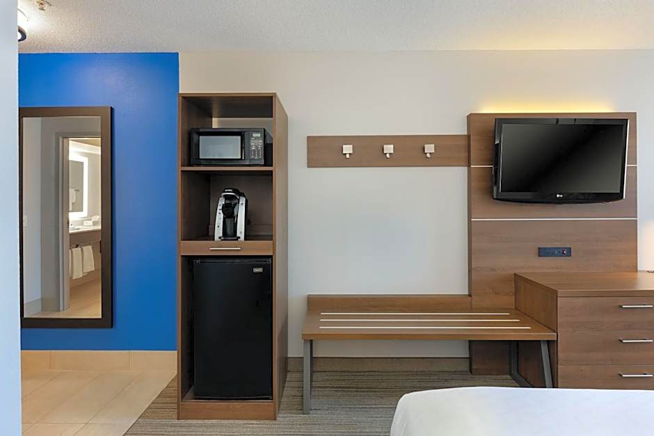 Holiday Inn Express & Suites Milton East I-10 By IHG