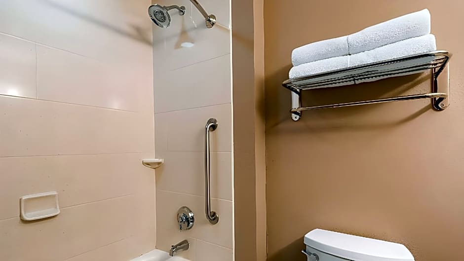 Best Western Plus Hiawatha Hotel