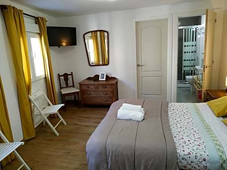 Deluxe Double Room with Shower