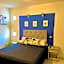 Suites Brisa Marina - atrás de Playa Regatas y el Malecón, 6 calles del Acuario