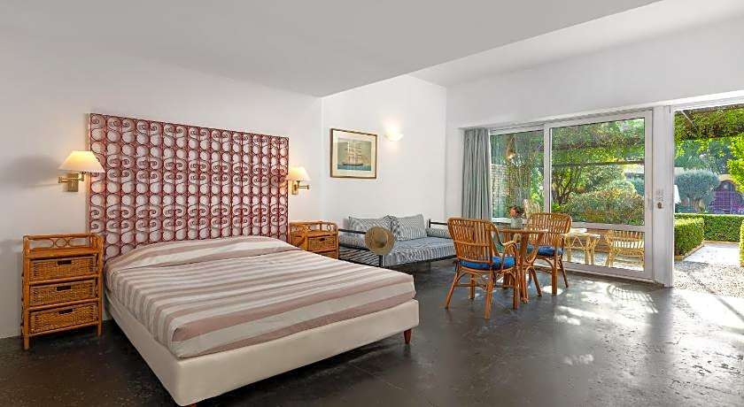 Dionysos Hotel