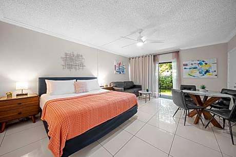 Premium King with Patio, Kitchenette and Sofa Bed