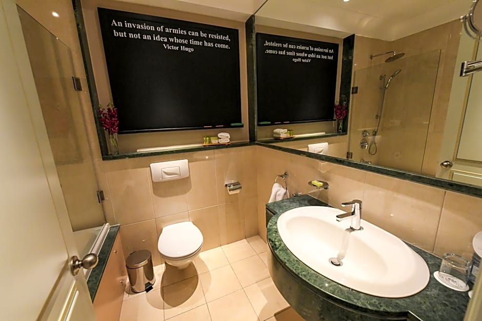 Le Bristol Hotel