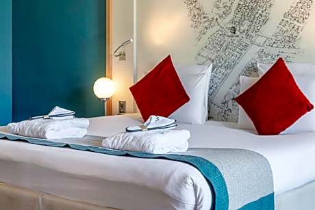 Suite with 1 double bed and 1 double sofa bed